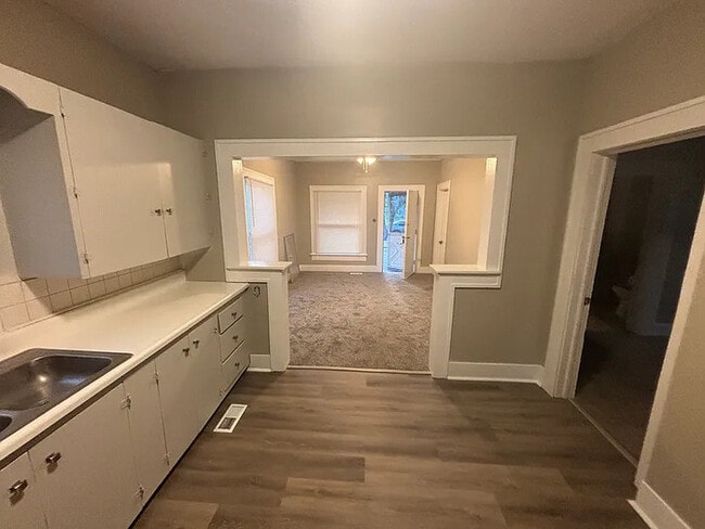 Building Photo - Delano Home For Rent