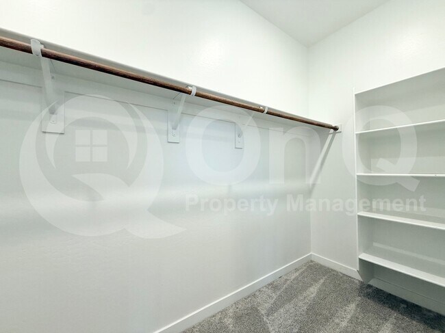 Foto del edificio - 2770 E Grassland Wy