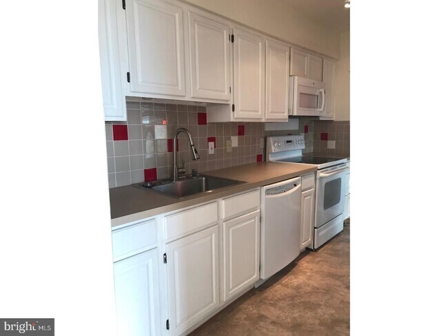 Foto del edificio - 5215 Le Parc Dr