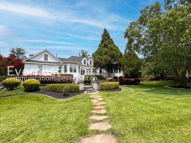 Spacious 4 Bed, 3.5 Bath Home with Garage and Deck | Pet friendly | Available Now! - Spacious 4 Bed, 3.5 Bath Home with Garage and Deck | Pet friendly | Available Now!