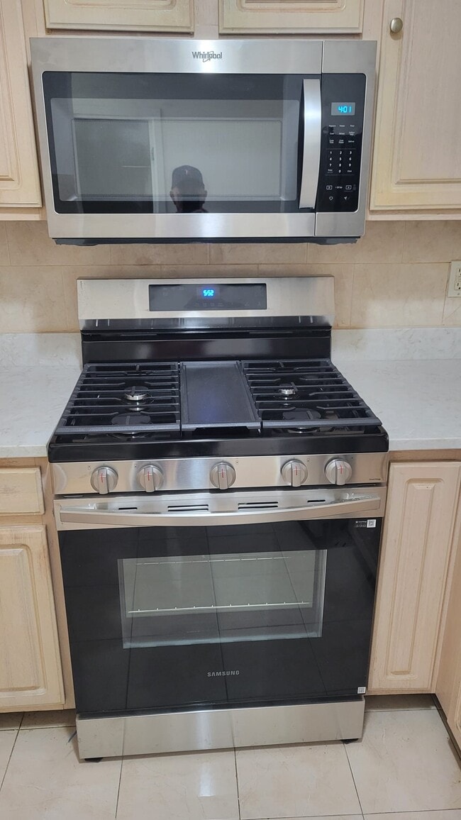 Kitchen - 1833 Phelan Pl