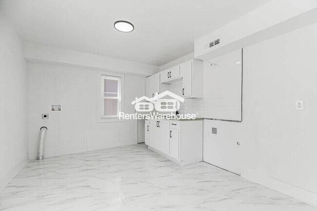 Building Photo - Move-In Special: Second Month Rent Free with Approved Lease Terms. Updated 3-bedroom 2 bath Home!