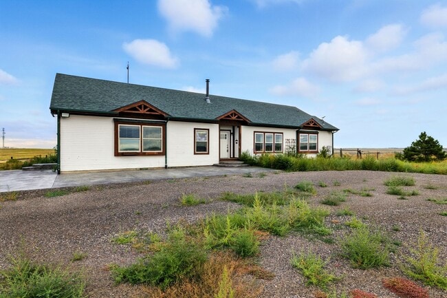Building Photo - 5 Bed 3 Bath Ranch Home with 5 Acres.