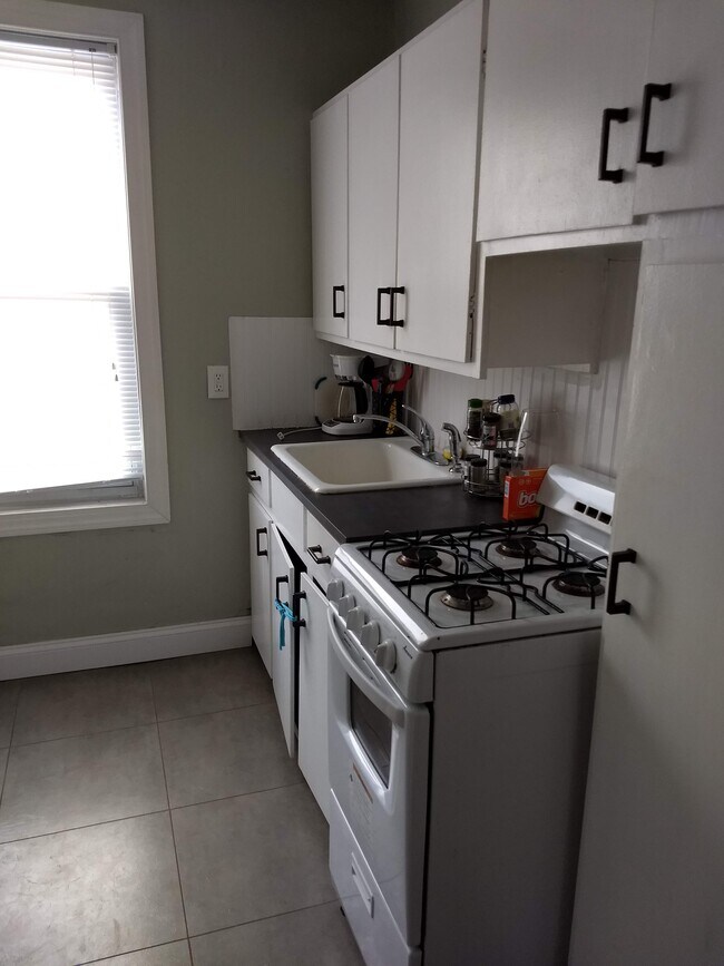 Kitchen - 1013 Haverhill Rd