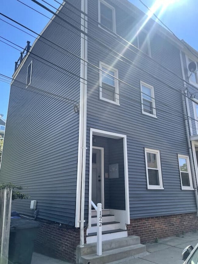 Foto del edificio - Lovely Two Bedroom Condo in South Boston