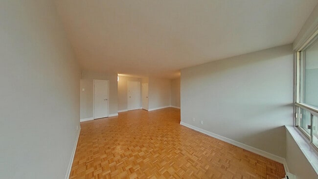 Building Photo - 36 Thorncliffe Park Drive