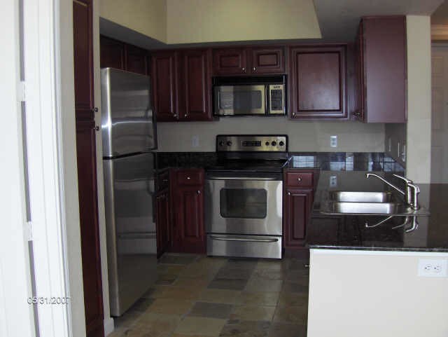 Building Photo - 7575 Kirby Dr