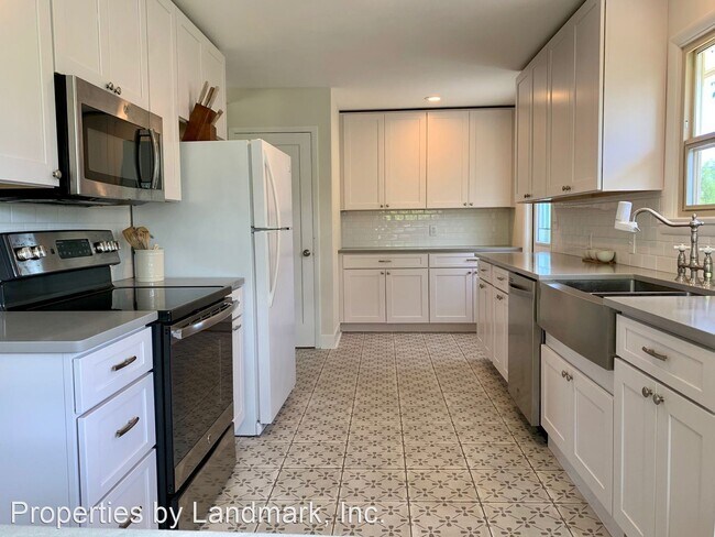Building Photo - 3 br, 2 bath House - 231 W 15th St