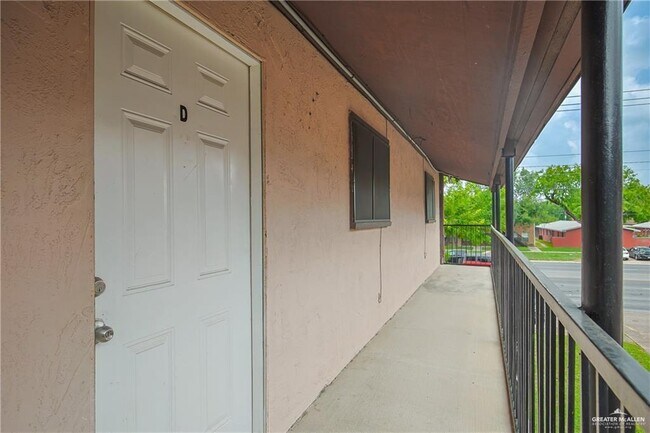Building Photo - 1521 W Nolana Ave