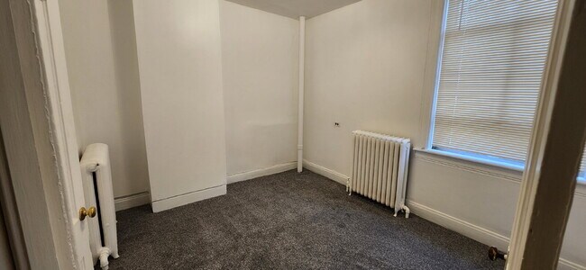 Foto del edificio - 119 E 3rd St