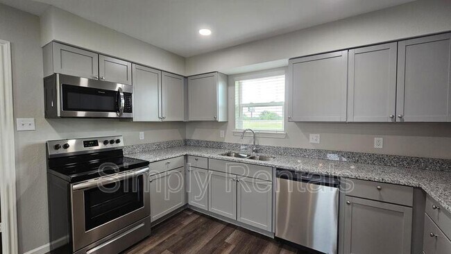 Foto del edificio - 11015 I-30 Frontage Rd