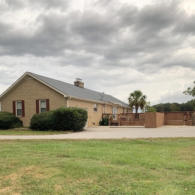 Building Photo - 1717 S Rocky River Rd
