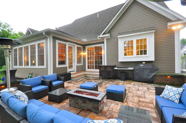 Building Photo - 7 Newcastle Pl