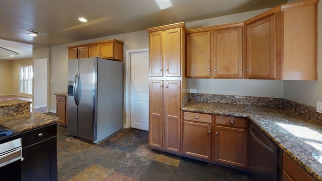 Building Photo - 5705 Mary Ln Dr