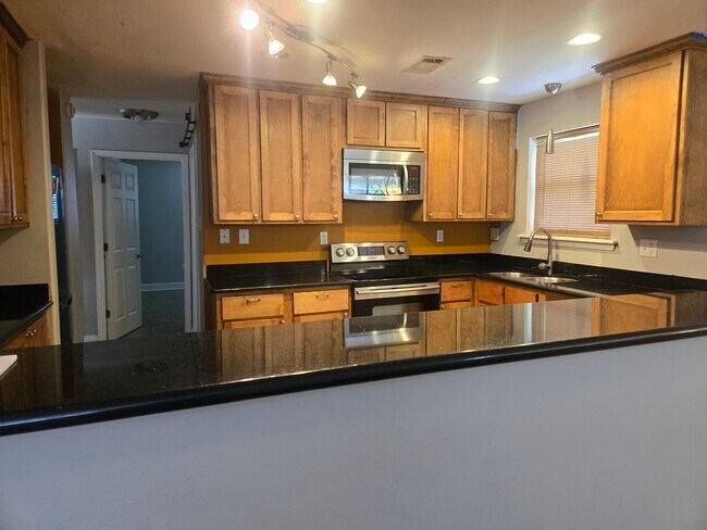 Building Photo - 4859 Camelot Dr