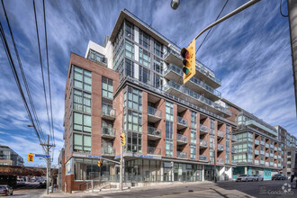 Building Photo - 2-802 Gladstone Ave