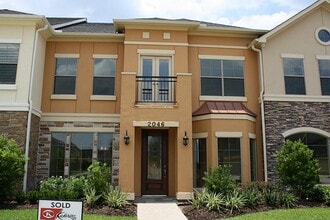 Building Photo - 2046 Palm Forest Ln