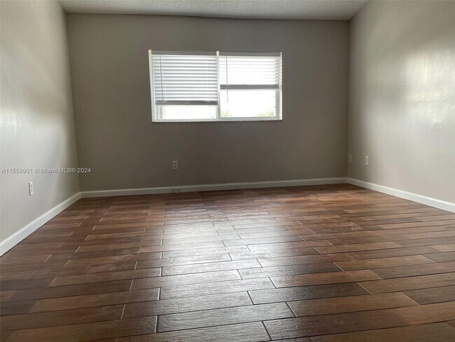 Foto del edificio - 3650 N 56th Ave