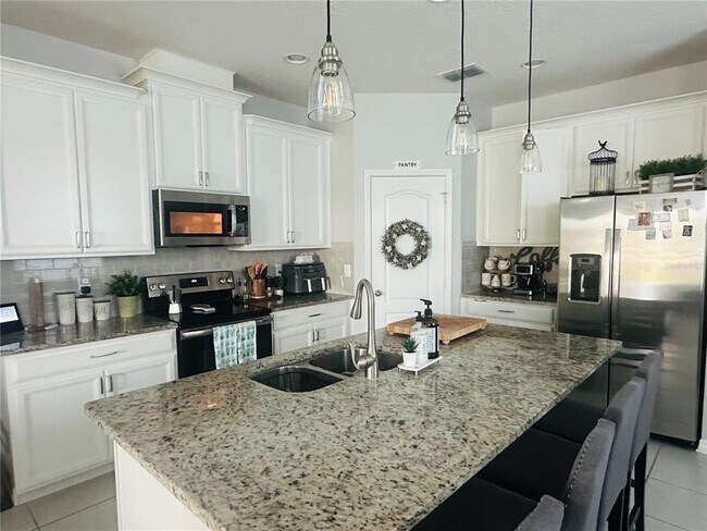 Foto del edificio - 1341 Clear Brook Pl