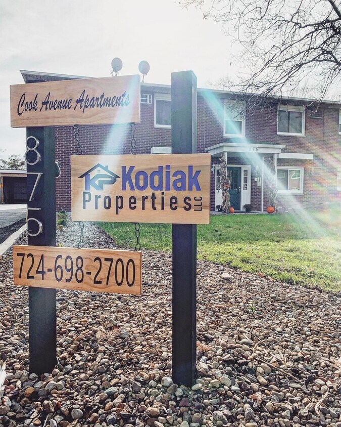Foto principal - 875 Cook Ave