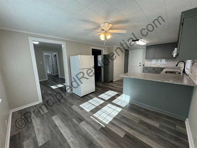 Building Photo - Ranch home on private wooded lot