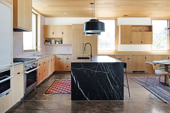 Foto del edificio - 2634 Silver Ridge Ave