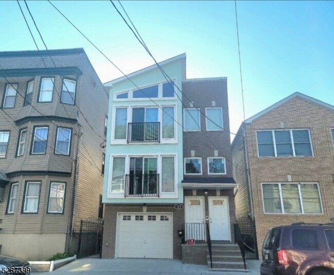 Building Photo - 129 Brookdale Ave
