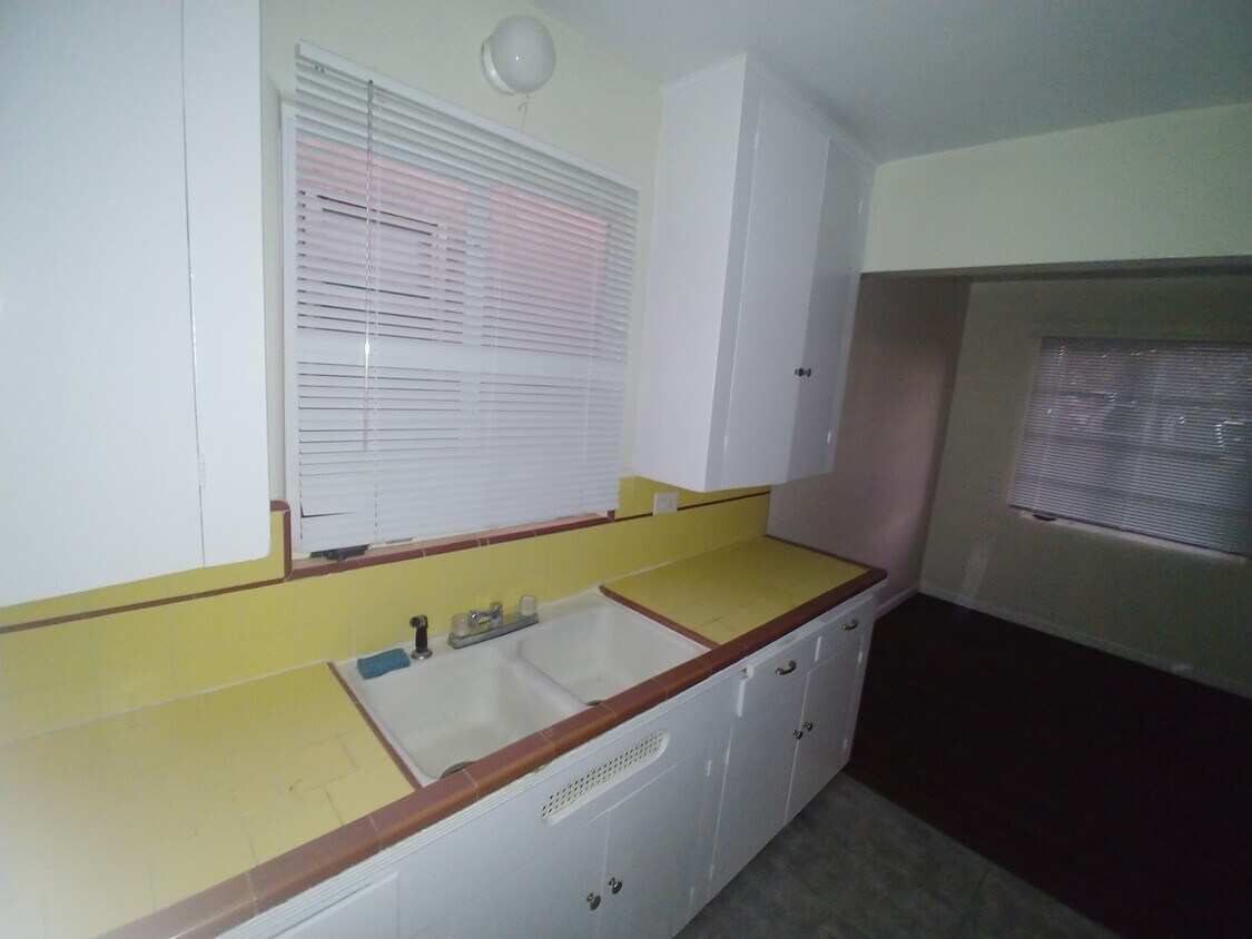 223 E Fredricks St, Barstow, CA 92311 Townhome Rentals in Barstow CA