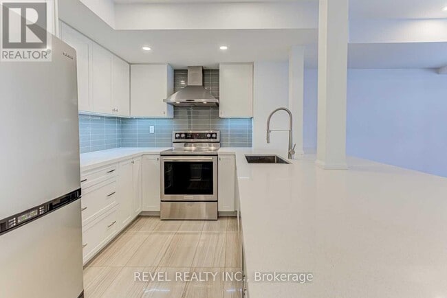 Building Photo - 70-270 Douro St