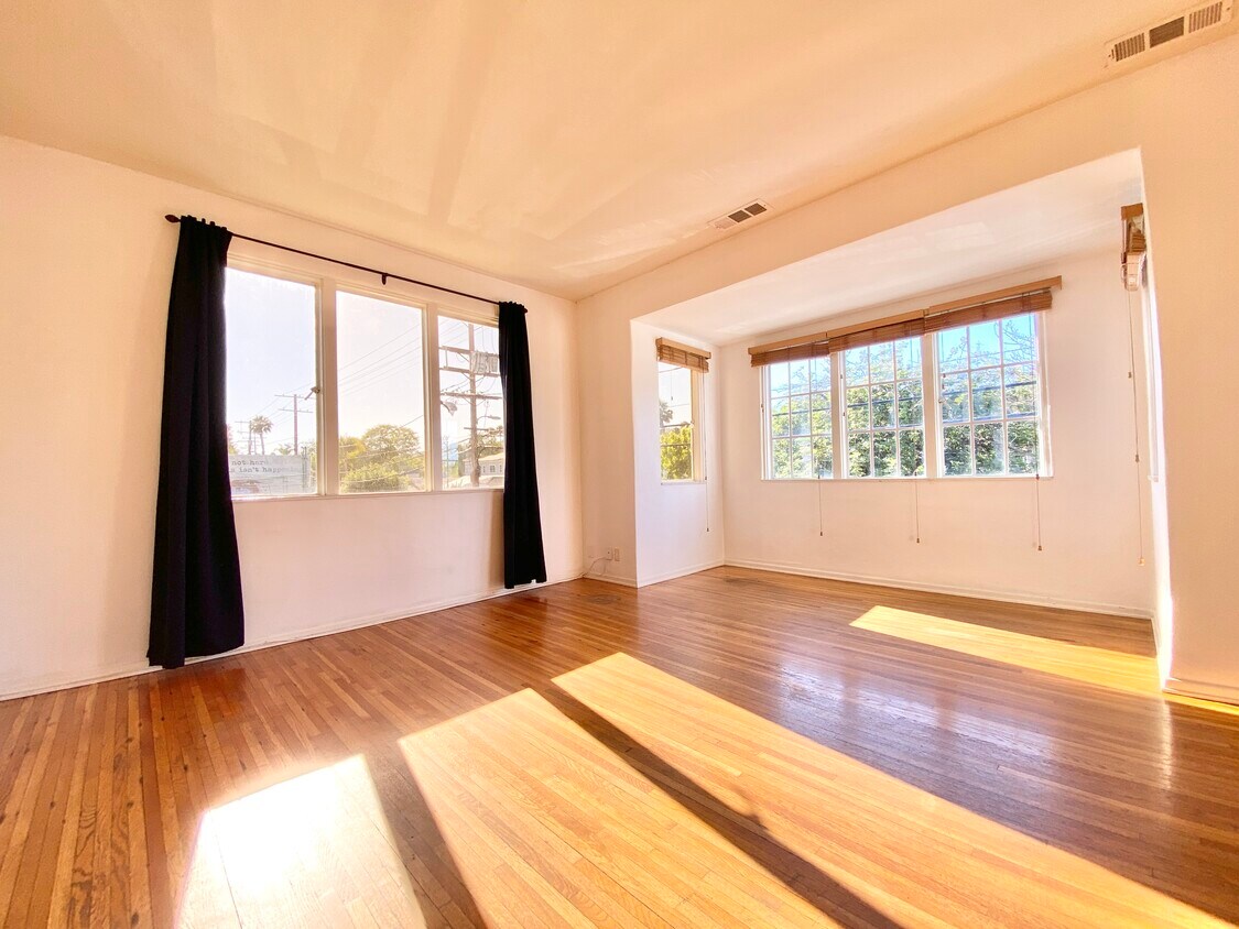Foto principal - 7575 Melrose Ave
