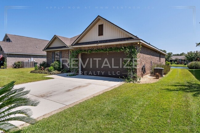 Building Photo - Stunning 3/2 in Foley Gated Community