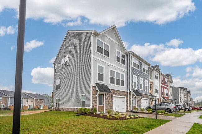 Building Photo - Spacious 3 Bedroom Townhome in Glen Allen - $2,650/mo