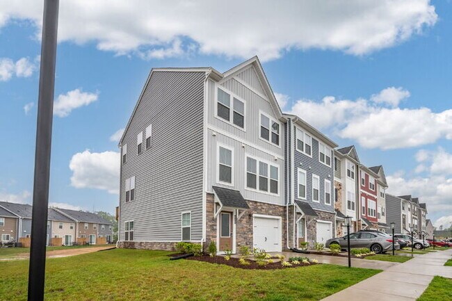 Foto del edificio - Spacious 3 Bedroom Townhome in Glen Allen - $2,650/mo