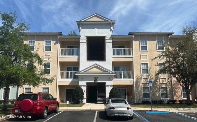 Foto principal - 8241 Pelican Landing Rd