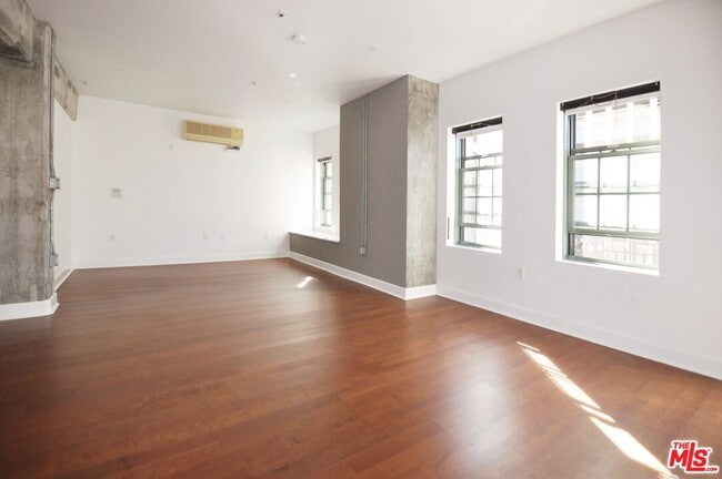 Foto del edificio - 416 S Spring St