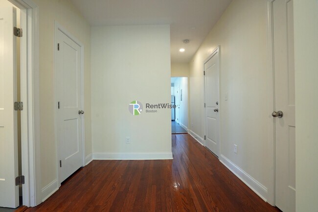 Building Photo - 123 Sutherland Rd