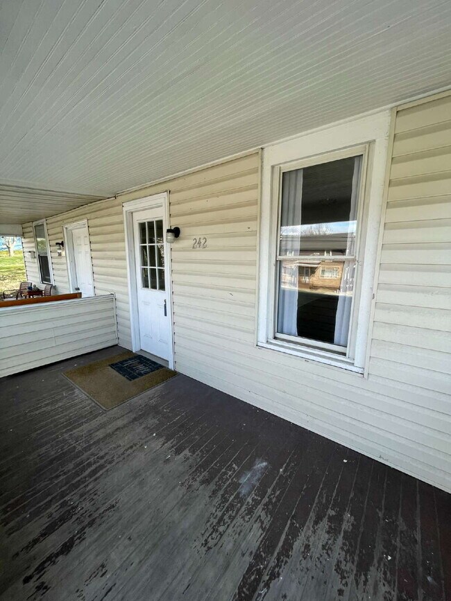 Building Photo - Spacious 3 Bedroom Apartment Near IUP – Ideal for Roommates