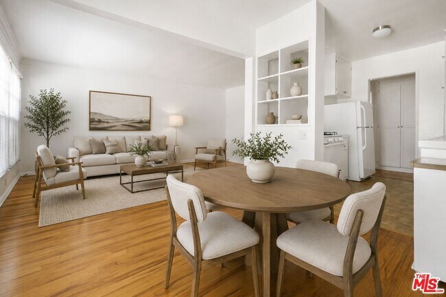 Foto del edificio - 8551 Holloway Dr