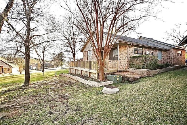 Building Photo - 16 Golf Vw Mnr