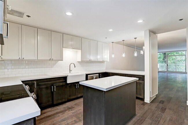 Foto del edificio - 121 N Post Oak Ln