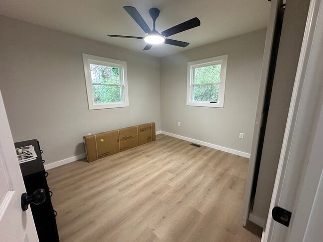 Building Photo - 102 Linda Dr