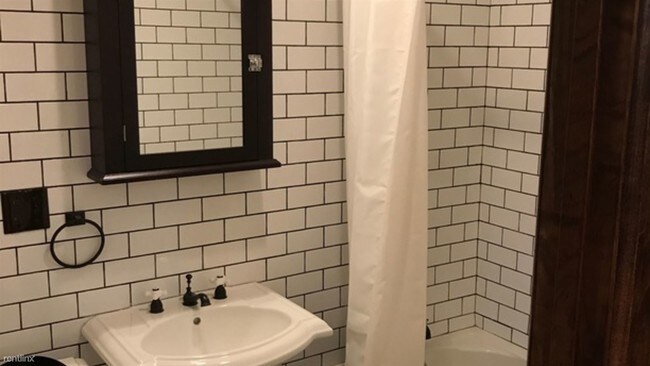 Building Photo - 2 br, 1 bath Apartment - 235 Kent Ave Apt 3F