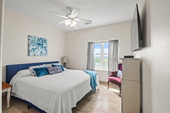 Building Photo - 9420 Seawall Blvd