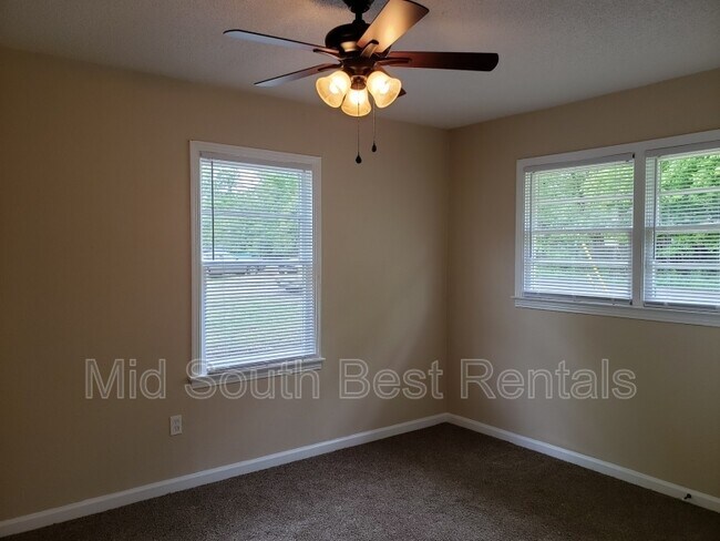 Building Photo - 4523 E Charles Bussey Ave