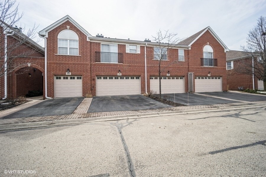 939 Kensington Dr, Northbrook, IL 60062 Townhome Rentals in