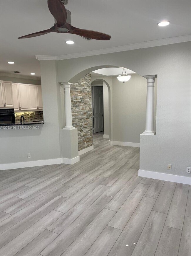 Foto del edificio - 2727 Center Ct Dr