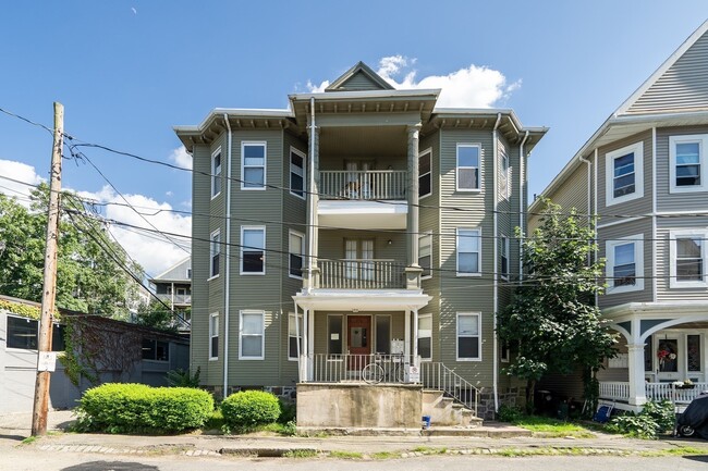 Building Photo - 17 E Milton Rd
