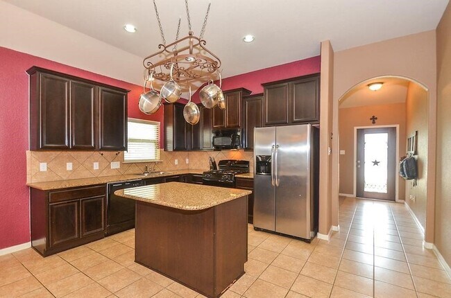 Foto del edificio - 6103 Grassy Haven Ln