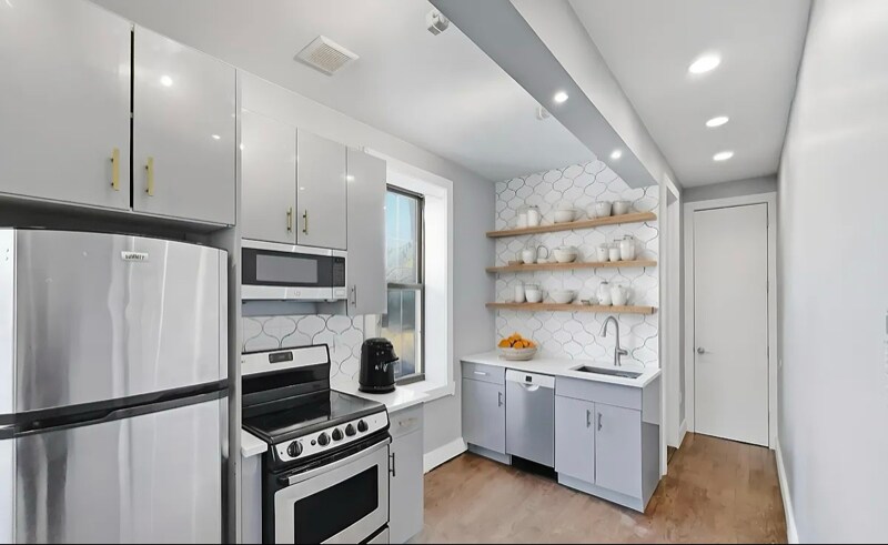 Foto del edificio - 417 Throop Ave