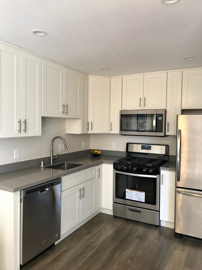 Building Photo - 3058 Stephen Dr